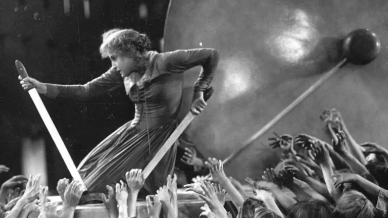 Behind the Scenes: the Making of Metropolis: Unveiling the Secrets Behind a Cinematic Masterpiece